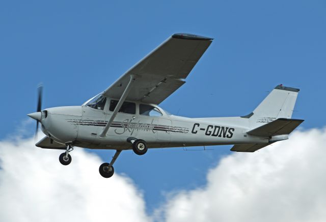 Cessna Skyhawk (C-GDNS) - 1977 Cessna 172N Skyhawk (C-GDNS/172-68530) approaching runway 27 for a touch and go on May 8, 2021.