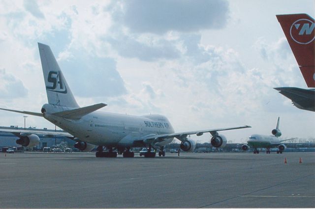 Boeing 747-200 —