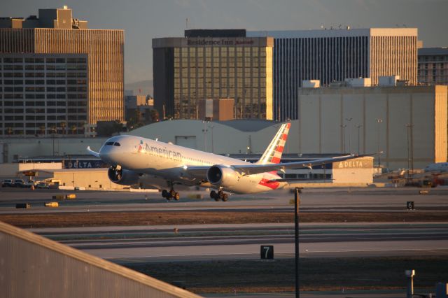 Boeing 787-9 Dreamliner (N825AA)