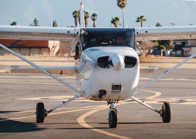 Cessna Skyhawk (N5290E)