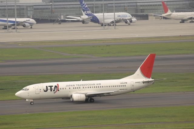 BOEING 737-400 (BON8597) - Taxi at Haneda Intl Airport on 2010/10/16
