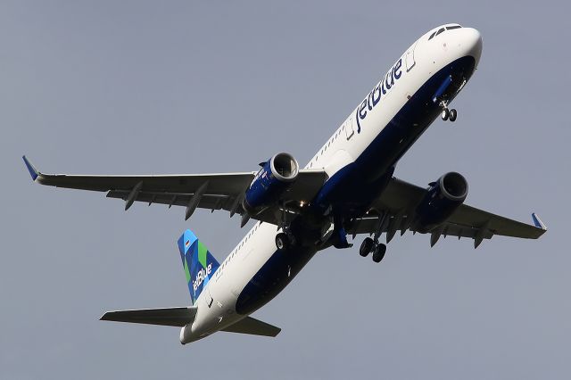 Airbus A321 (D-AZAU) - Becoming N992JB.