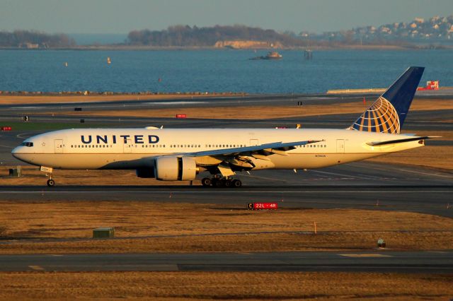 Boeing 777-200 (N214UA) - UA 768 arriving from San Francisco