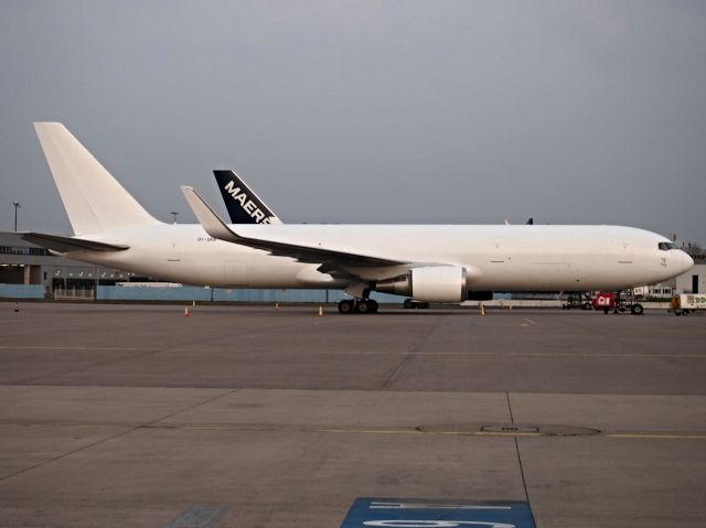 BOEING 767-300 (OY-SRS) - no titles