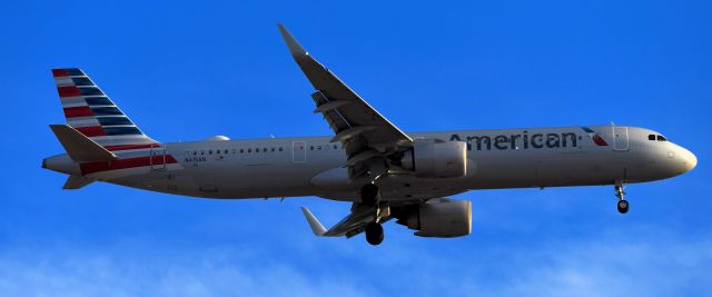 Airbus A321 (N415AN) - phoenix sky harbor international airport 10SEP21