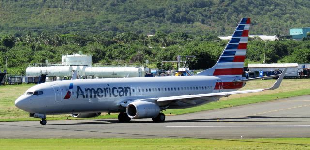 Boeing 737-800 (N873NN)