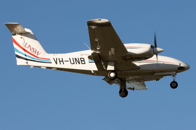 Piper PA-44 Seminole (VH-UNB)