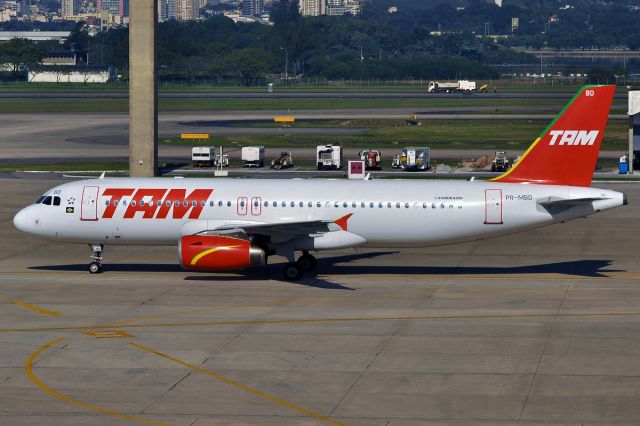 Airbus A320 (PR-MBD) - TAM with old look (colors)