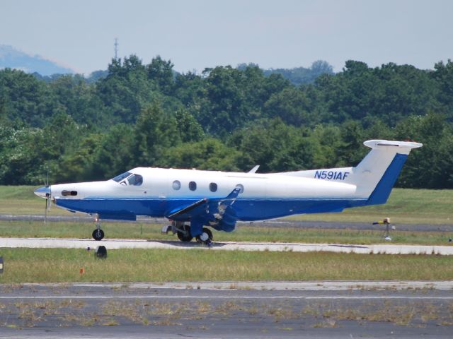 Pilatus PC-12 (N591AF) - Arriving runway 2L - 8/23/09