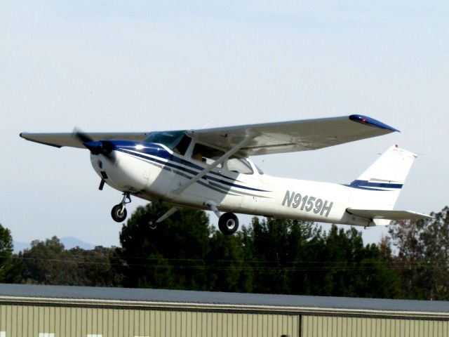 Cessna Skyhawk (N9159H) - Taking off RWY 24