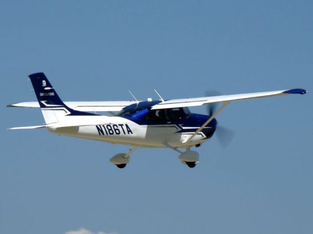 Cessna Skylane (N186TA)