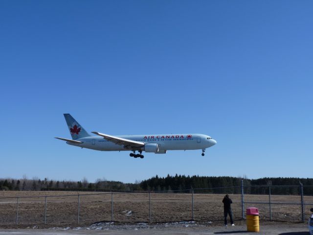 Airbus A380-800 (C-FCAG) - landing on RWY#25