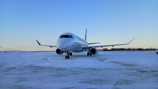 EMBRAER 175 (long wing) (N89362)