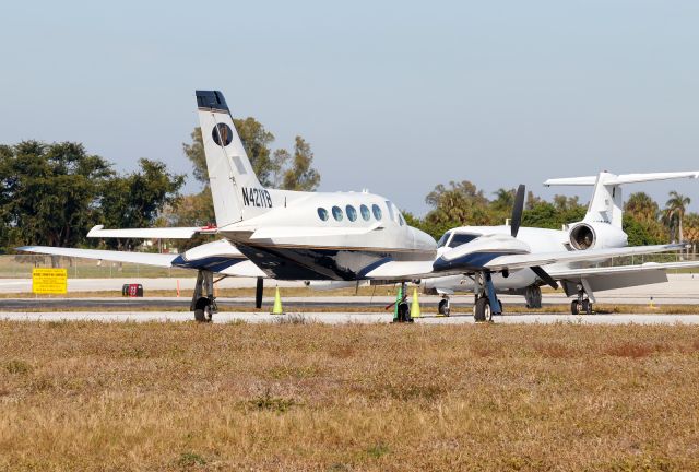 Cessna 421 (N421YB)