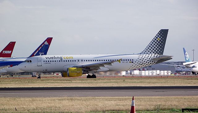 Airbus A320 (EC-JZI) - Vueling