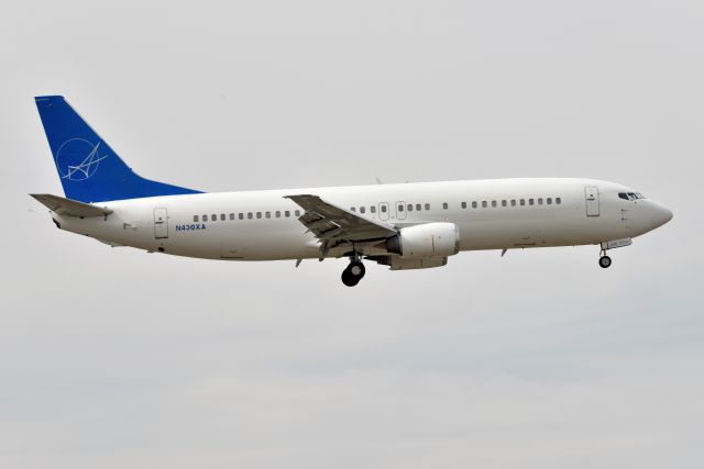 BOEING 737-400 (N430XA)
