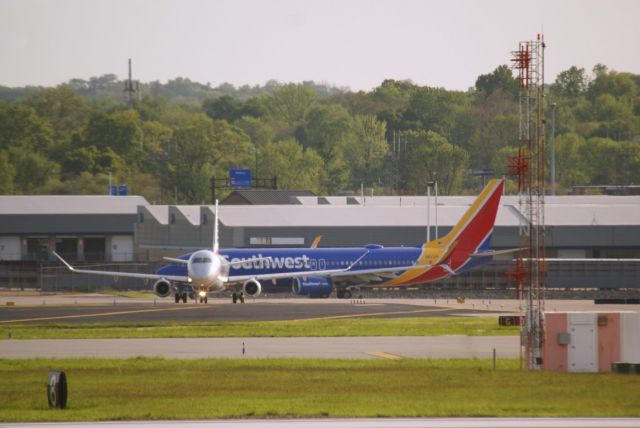 Embraer 170/175 (N212NN)