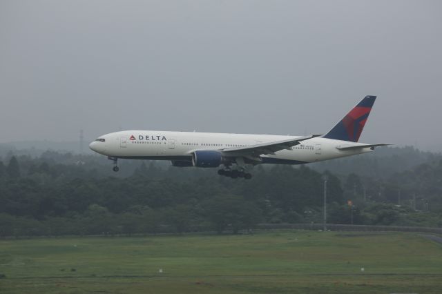 Boeing 777-200 (N867DA)