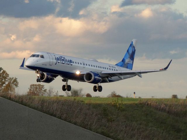 Embraer ERJ-190 (N190JB)