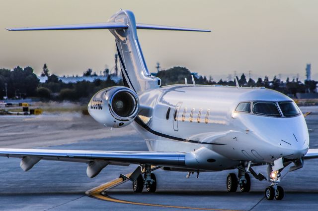 Bombardier Challenger 300 (N399NC)