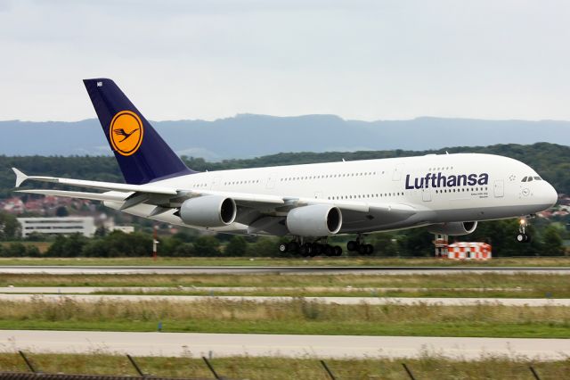 Airbus A380-800 (D-AIMB)