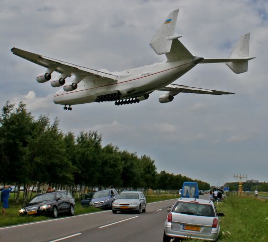 Antonov An-225 Mriya (UR-82060) - Worlds biggest airplane on his final approach for runway 27 at Schiphol Airport, Amsterdam. (06-jul-2008)