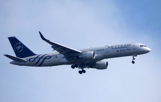 Boeing 757-200 (N717TW) - Shown here is this Delta Skyteam Livery Boeing 757-200 on final in the Spring of 2018.