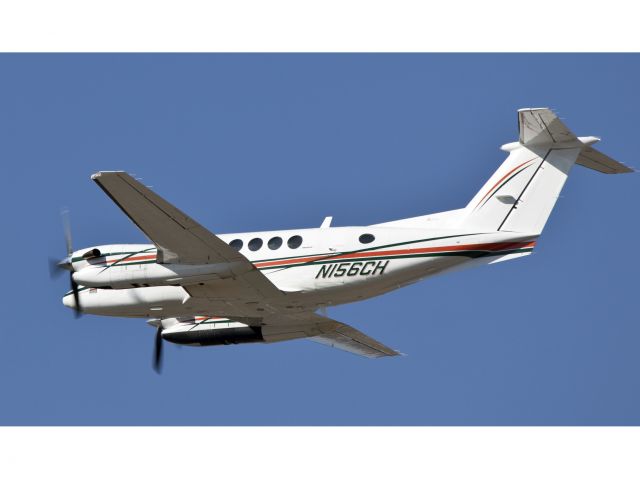 Beechcraft Super King Air 300 (N156CH) - Take off RW28.