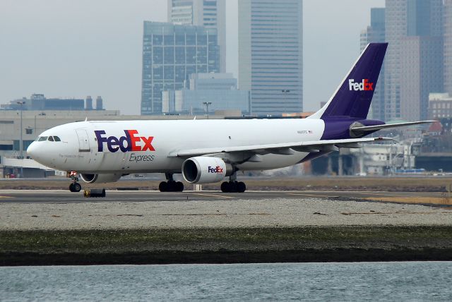 Airbus A300F4-600 (N680FE) - FDX 3601 to Indianapolis taxiing to 22R