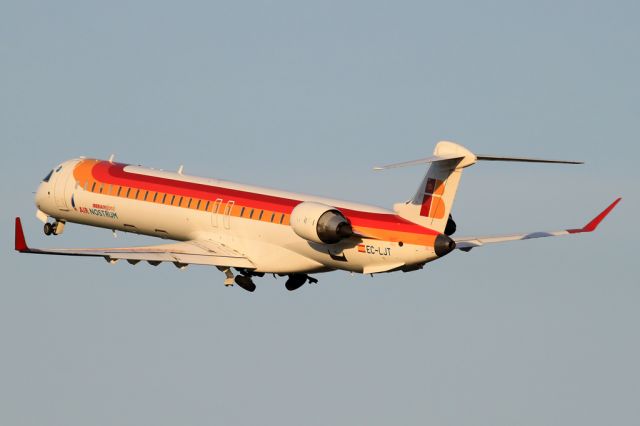 Bombardier CRJ-1000 (EC-LJT)