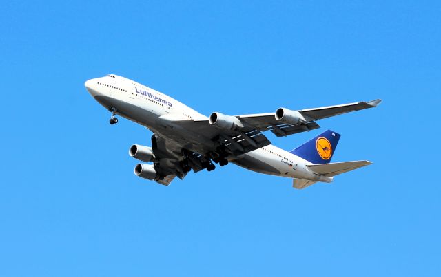 Boeing 747-200 (D-ABVX)