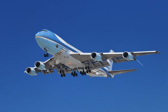 N29000 — - "Air Force One", a modified version of a Boeing 747-200B with the designation Boeing VC-25, operated by the United States Air Force and answering to the call sign "Air Force One" whenever the US president is onboard, on final approach to the Los Angeles International Airport, LAX, in Westchester, Los Angeles, California, bringing President Obama to Southern California for various appointments and duties, August 2013