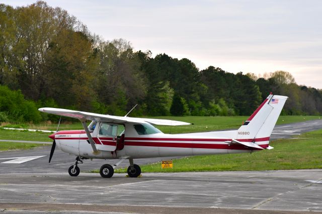 Cessna 152 (N68810) - Cessna 152 N68810 in Dallas Bay Skypark / Lakesite, Tennessee