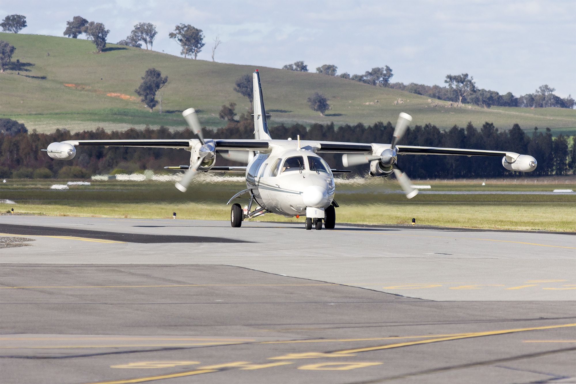 Mitsubishi MU-2 (VH-DTV) - Jupiter Aviation (VH-DTV) Mitsubishi MU-2B-20 taxiing at Wagga Wagga Airport.