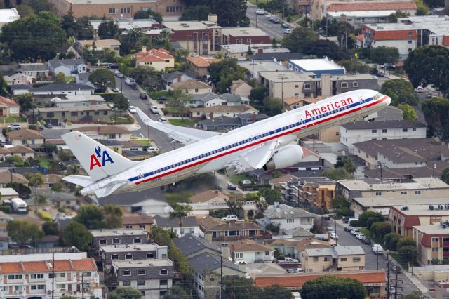 Boeing 757-200 (N193AN)