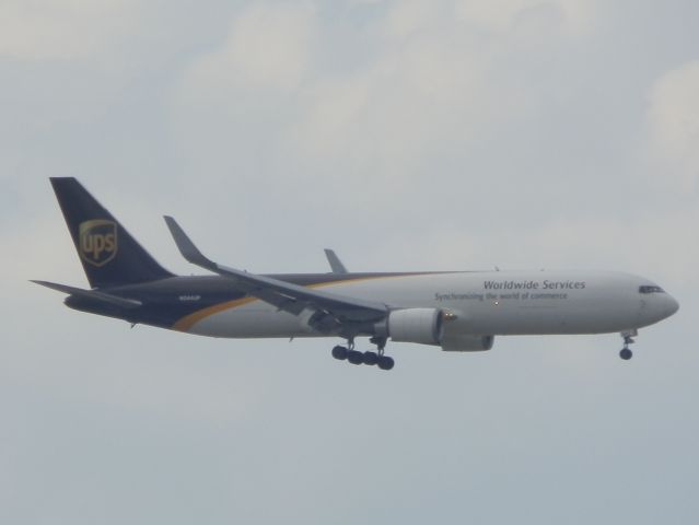 BOEING 767-300 (N344UP)