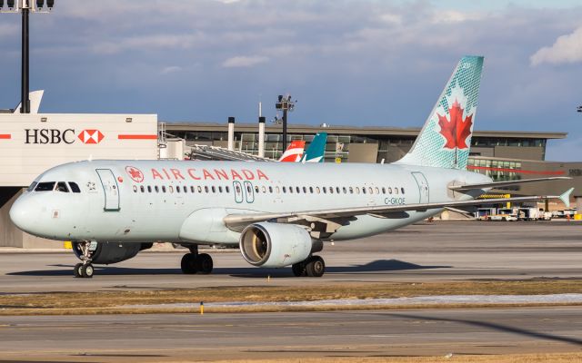 Airbus A320 (C-GKOE)