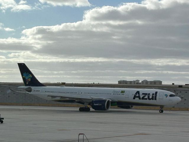 Airbus A330-900 (PR-ANW) - Azul A330-941 departing KFLL T4 gate for Sao Paulo Viracopos