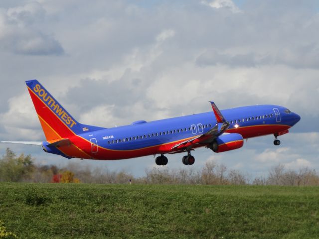 Boeing 737-800 (N8647A)