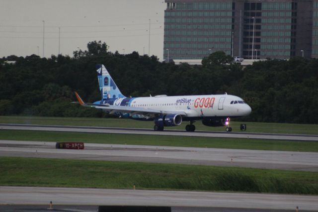 Airbus A320 (N809JB)