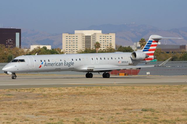 Canadair Regional Jet CRJ-900 (N950LR)