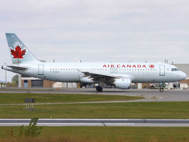 Airbus A320 (C-FDQQ)