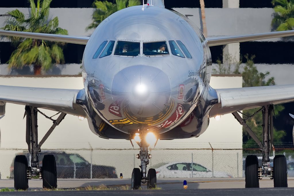 Airbus A319 (N512NK)