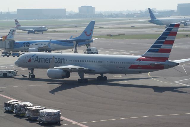 Boeing 757-200 (N941UW) - American Airlines B757-2B7 cn27806