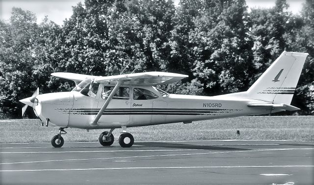 Cessna Skyhawk (N105RD)