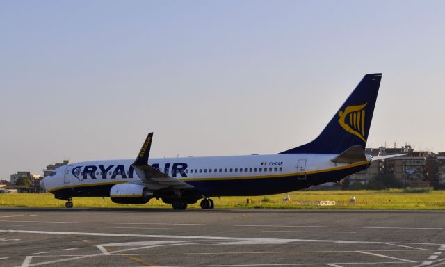 Boeing 737-800 (EI-DAP) - Ryanair Boeing 737-8AS(WL) EI-DAP leaving Rome Ciampino