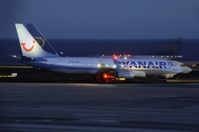 Boeing 737-800 (EI-DWG)
