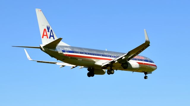 Boeing 737-800 (N936AN)