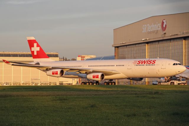 Airbus A340-300 (HB-JMN)