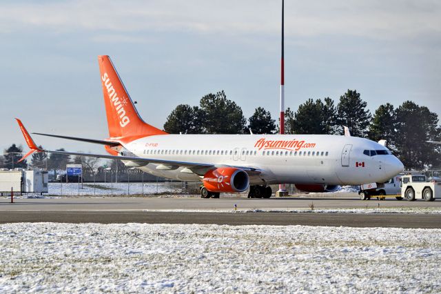 Boeing 737-800 (C-FYJD)